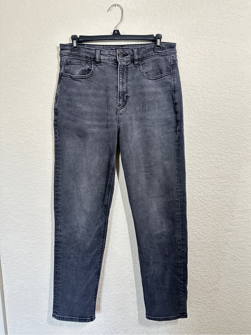 American Eagle Outfitters Women’s Black Straight-Leg Jeans